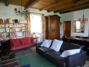 Ruang duduk di Grands gîtes Ardèche
