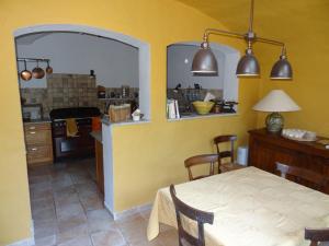Dapur atau dapur kecil di Grands gîtes Ardèche +15 gambar