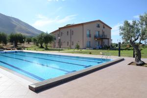a large swimming pool in front of a building at Case Mistretta in Altavilla Milicia