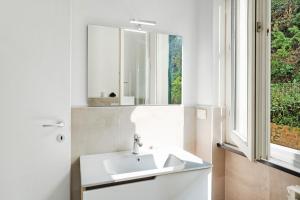 Un baño de Casa Rodo 22 fotos más