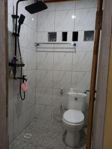 Koupelna v ubytování Komodo Homestay + 60 fotografií