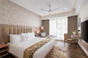 Giường trong phòng chung tại Welcomhotel By ITC Hotels Bodh Gaya Hotel & Convention Centre