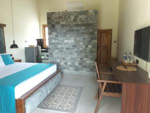 Un televizor și/sau centru de divertisment la Kusal villa