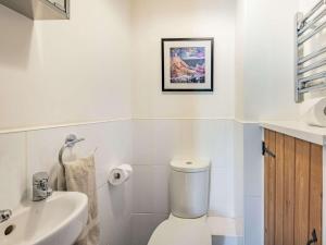 Bilik mandi di 3 Bed in Winfrith Newburgh DC108 +17 gambar