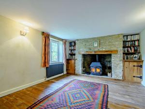 a living room with a fireplace and a stone wall at 6 Bed in Lechlade 93251 in Lechlade