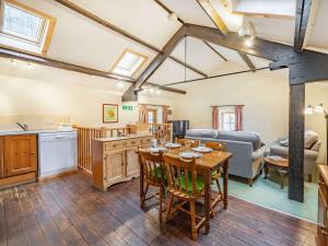 Kuchyň nebo kuchyňský kout v ubytování 2 Bed in Wasdale SZ053