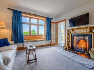 Μια τηλεόραση ή/και κέντρο ψυχαγωγίας στο 3 Bed in Eskdale SZ072