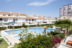 Castillo BajoにあるEstudio Mediterraneo A124のリゾートのプールの画像