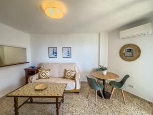 Khu vực ghế ngồi tại Apartamento Vistas al Mar A120