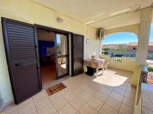 an open door to a patio with a table at Pupureddu con Terrazza ad Olbia in Olbia