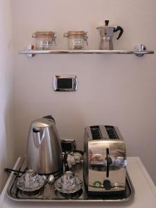 A kitchen or kitchenette at Art Transparent B&B