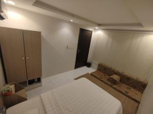 Φωτογραφία από το άλμπουμ του Salam Apartments 6 Small room with private entrance on the street C-6 στη Τζέντα