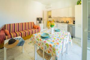 a living room with a table and a kitchen at Seaview Apartment - B in Riva Trigoso