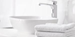 Ένα μπάνιο στο Best Western Plus Rialto