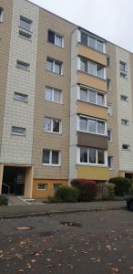 a large apartment building with the windows open at Komfortable 2-Zimmer-Monteurwohnung für 4 Personen in Leipzig in Leipzig