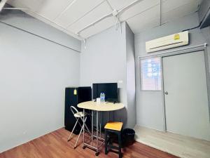 an empty room with a table and a window at Onnut36 Apartment in Amphoe Phra Khanong