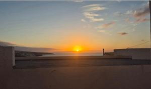 a sunset over the ocean with the sun in the sky at Vivienda Vacacional Casa Paulina in Punta del Hidalgo +2 photos