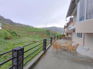 Γενική θέα στο βουνό ή θέα στο βουνό από  αυτό το δωμάτιο σε οικογενειακή κατοικία