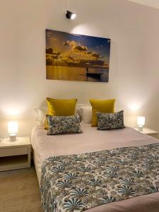 a bedroom with a bed with a painting on the wall at nulacaz in Rose Hill