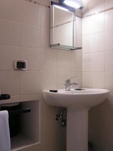 A bathroom at Art Transparent B&B