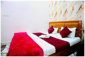 Photo de la galerie de l'établissement Hotel Ganaraj Sharnam -Near Mahakaleshwar Jyotirlinga #Air Conditioning Room #Free WiFi #Parking - Room Service #Best Hotel In Ujjain, à Ujjain