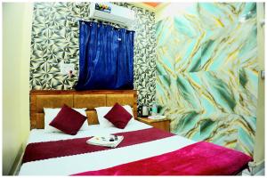 Photo de la galerie de l'établissement Hotel Ganaraj Sharnam -Near Mahakaleshwar Jyotirlinga #Air Conditioning Room #Free WiFi #Parking - Room Service #Best Hotel In Ujjain, à Ujjain