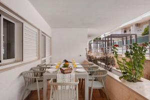 a dining room with a table and chairs on a balcony at Apartamento T3 Santa Luzia - G in Santa Luzia
