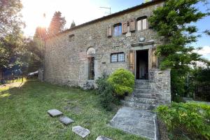 Taman di luar Historic Church In Tuscany With Panoramic Views