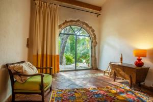a bedroom with a bed and a window and a desk at Maison de charme à Lorgues in Lorgues