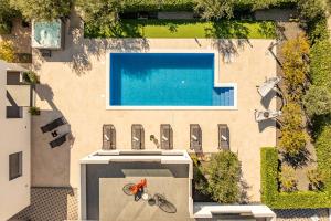 Bazén v ubytování Villa Bura ZadarVillas nebo v jeho okolí
