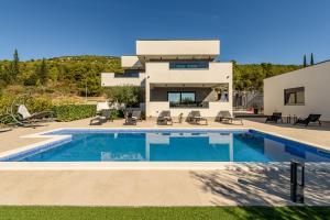 Bazén v ubytování Villa Bura ZadarVillas nebo v jeho okolí