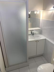 a white bathroom with a sink and a toilet at Appartement 5 Pers Pieds des pistes in Saint-Lary-Soulan