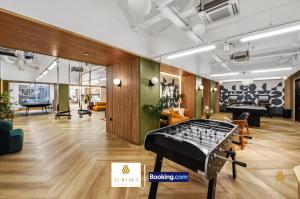 Fitness centrum a/nebo fitness zařízení v ubytování Spacious 2BDR Apartment By Aurora WorkNest Short Lets & Serviced Accommodation London With Wi-Fi, Fitness Centre & City View