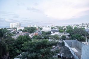vistas a una ciudad con árboles y edificios en Torre 811 By Jalo, en Cartagena de Indias