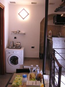 A kitchen or kitchenette at Art Transparent B&B