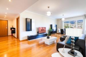 TV a/nebo společenská místnost v ubytování GuestReady - Relaxing escape with pool