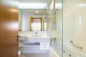 Koupelna v ubytování GuestReady - Relaxing escape with pool + 23 fotografií