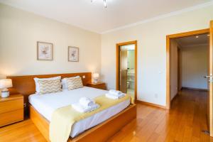 Postel nebo postele na pokoji v ubytování GuestReady - Relaxing escape with pool