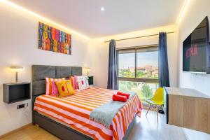 a bedroom with a bed and a large window at Appartement luxe Prestige Opale Golf in Marrakech +20 photos