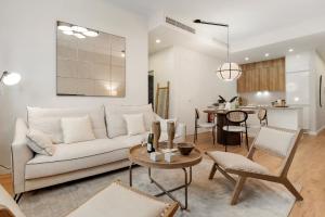 Khu vực ghế ngồi tại Luxury Apartment Centro del Sol +22 ảnh