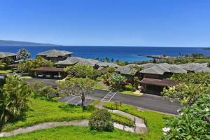 カハナにあるKapalua Ridge Villas 1521 · KRV 1521 Remodeled 1BD Kapalua Villaの海を背景にしたリゾートの航空写真