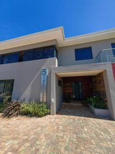 a building with the number on it at Karibu Self-catering Accommodation in Hermanus