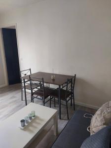 Posezení v ubytování Le Shelby's - Appartement cosy et lumineux ! + 2 fotografie