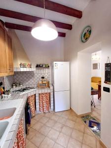 Kuchyň nebo kuchyňský kout v ubytování Antica dimora Dorotea centro Sicilia