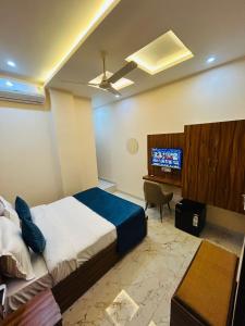TV/trung tâm giải trí tại Hotel DVL INN- Near Jalmahal Jaipur
