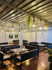 Nhà hàng/khu ăn uống khác tại Hotel DVL INN- Near Jalmahal Jaipur