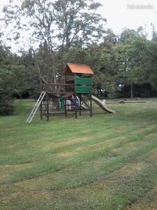 Herní místnost nebo prostor pro děti v ubytování Le chalet des Robins