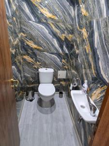 Et badeværelse på Апартаменти Ванкови 2 + 18 billeder