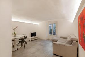a living room with a couch and a table at La casina di Camilla in Florence
