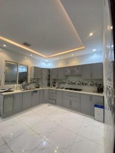 Kuchyň nebo kuchyňský kout v ubytování دور مستقل مع حوش ومجلس خارجي